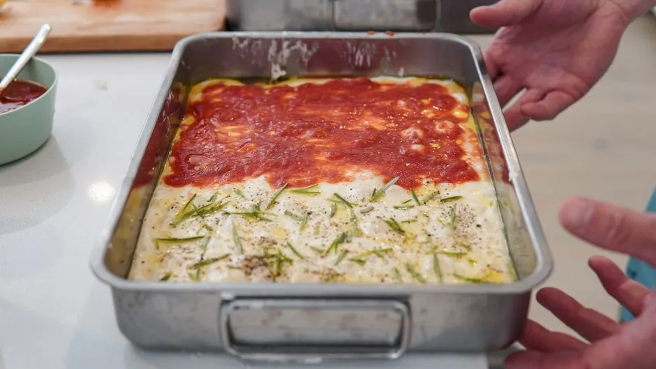 Cast-Iron Pan Pizza: Crisp Edges, Airy Centre